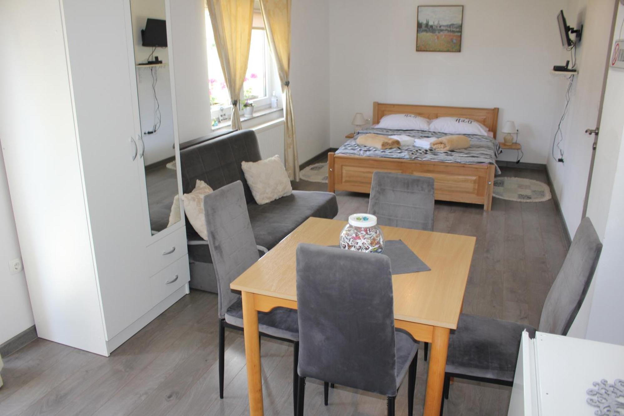 Studio Apartments Adian Korenica Pokoj fotografie